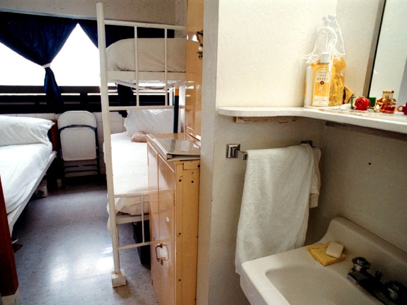 A cell at the Federal Correctional Institution, Dublin (FCI Dublin) is photographed in Dublin, Calif. on March 2, 2000. Bea Ahbeck/Bay Area News Group archive